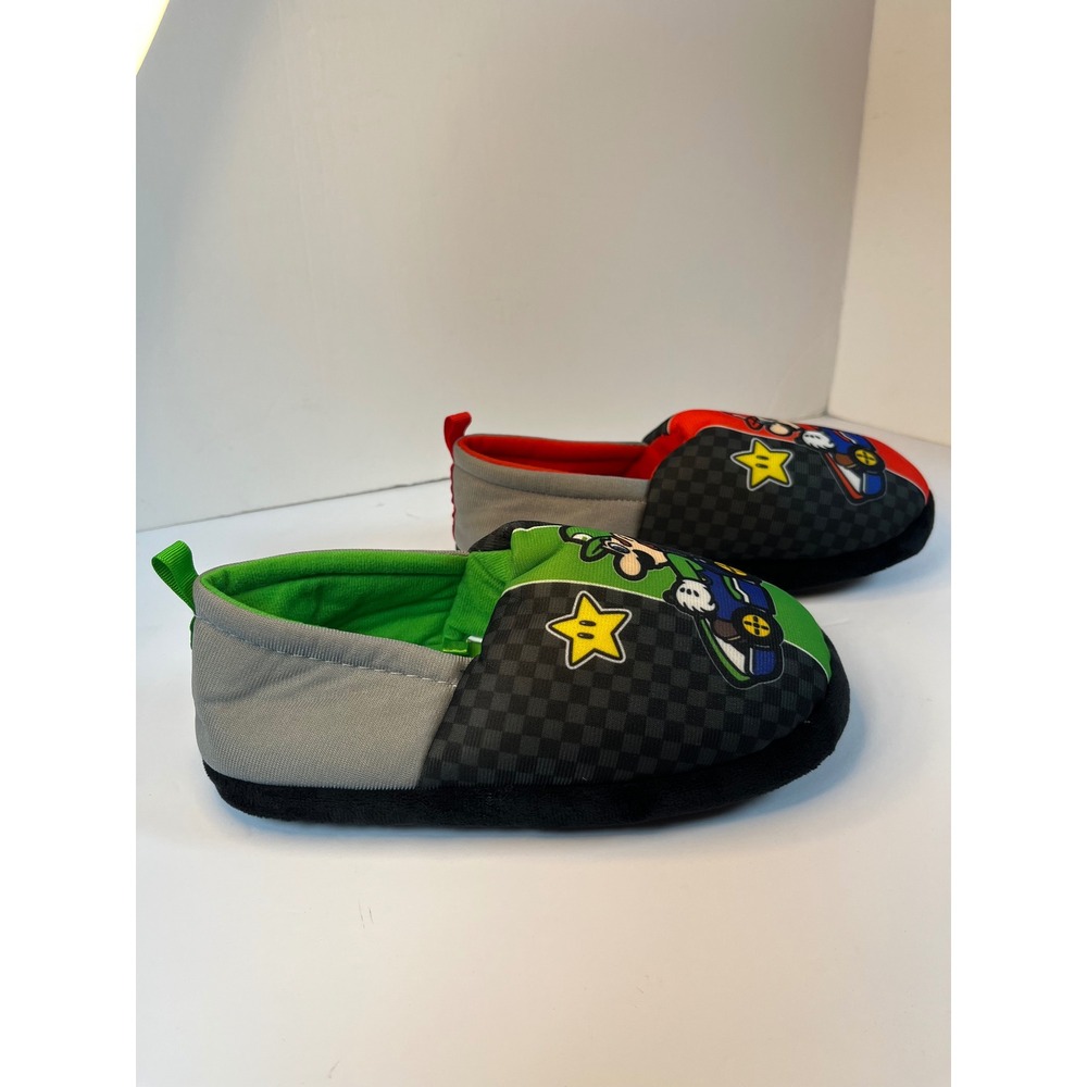 Nintendo Mario Kart Mario and Luigi Kids Slippers Size 2-3 Mismatched Red Green